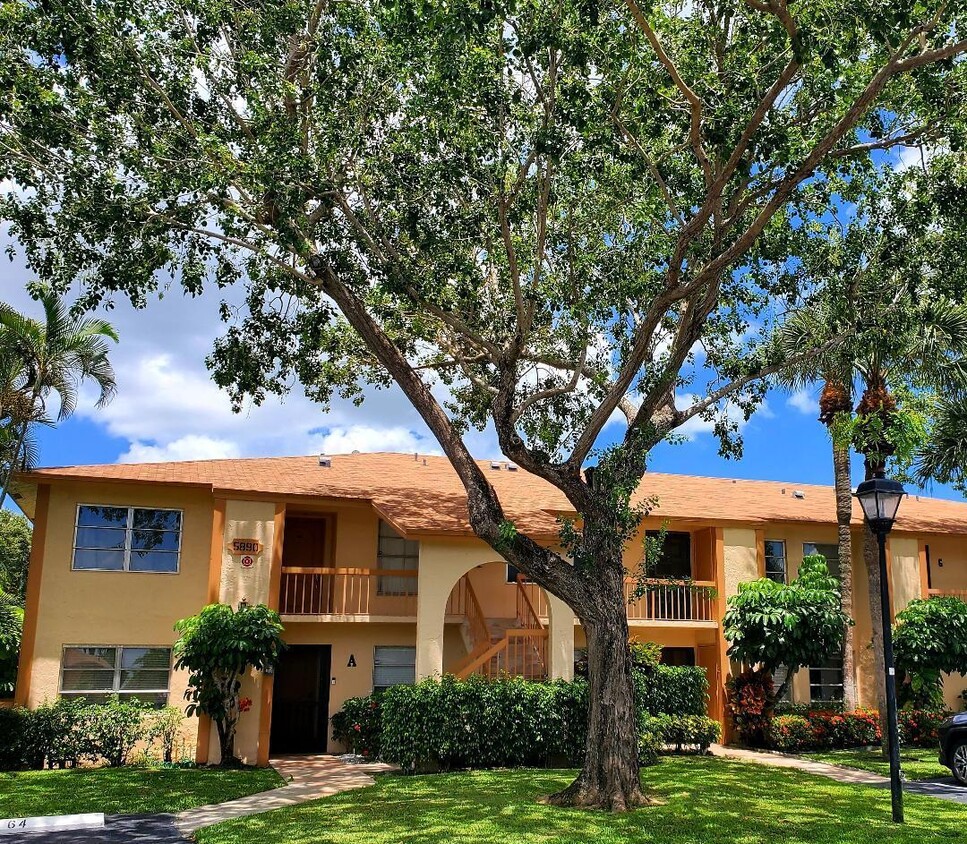 Primary Photo - 5890 Sugar Palm Ct
