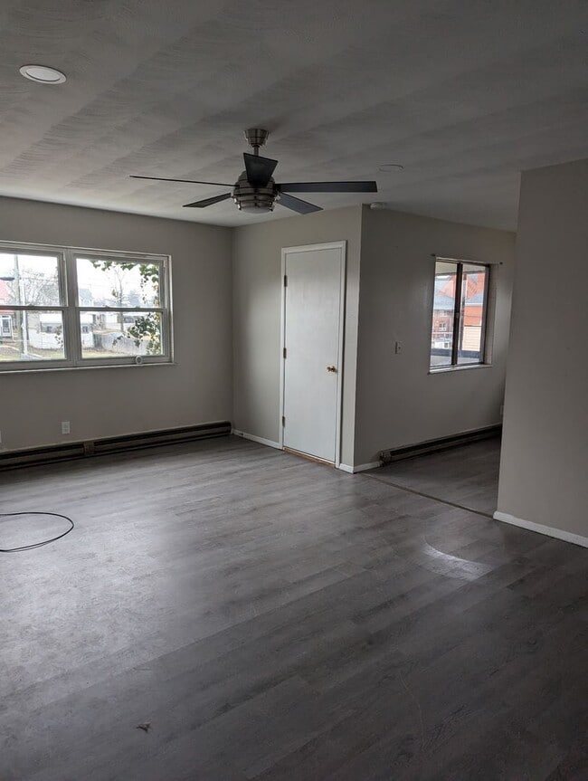 Building Photo - 1 Bedroom Apartment For Rent