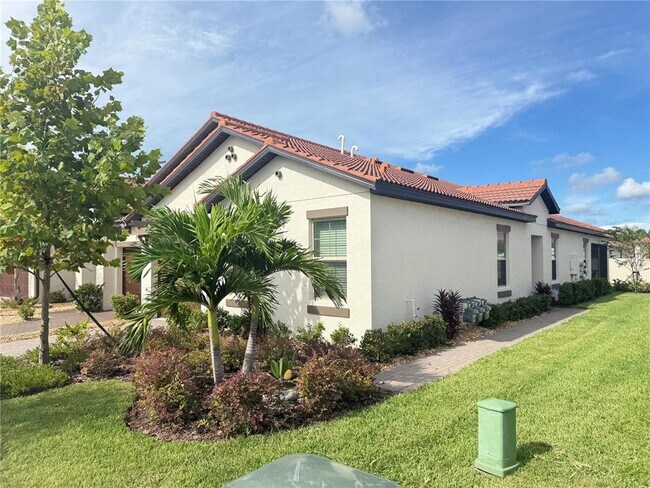 Foto del edificio - 17319 Holly Wl Ave