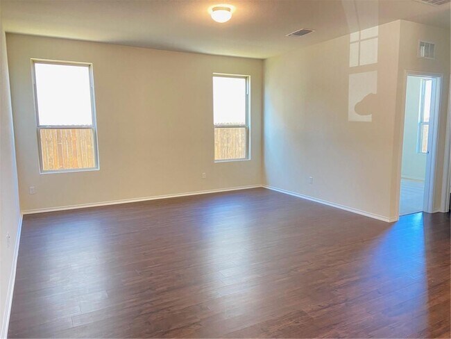 Foto del edificio - 101 Jonathan Dr