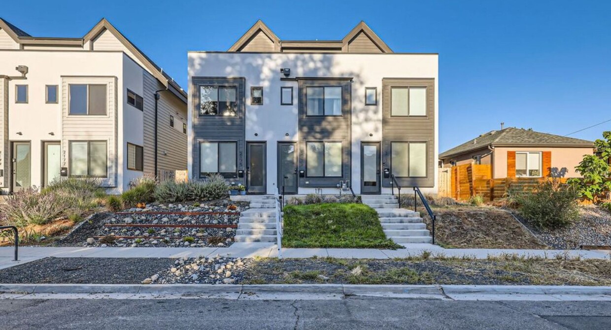 Foto principal - Modern Townhouse in Platte Park Available ...