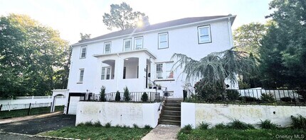 Building Photo - 11 Floyd Pl