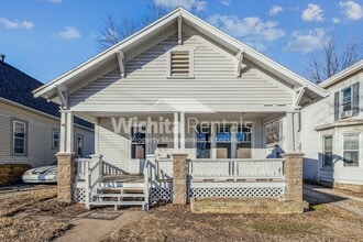 Building Photo - 921 N Poplar St