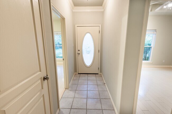 Building Photo - Prime Location Gem in the Heart of San Marcos