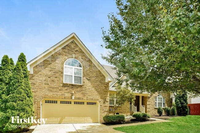 Building Photo - 554 Summit Way