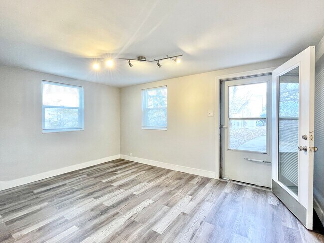 Photo - 415 N Main St Apartment