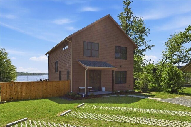 Foto del edificio - 1124 Narragansett Blvd
