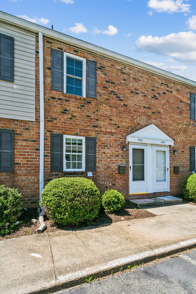 Building Photo - 506 Genneys Way