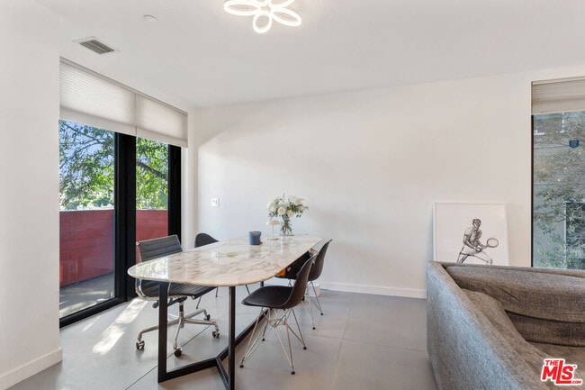 Building Photo - 3248 Descanso Dr