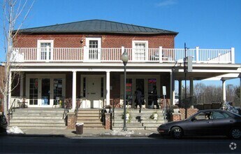 Building Photo - 909 W Main St