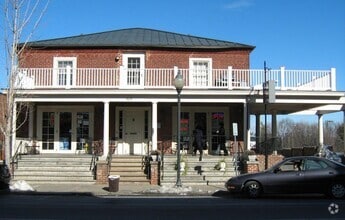Building Photo - 909 W Main St
