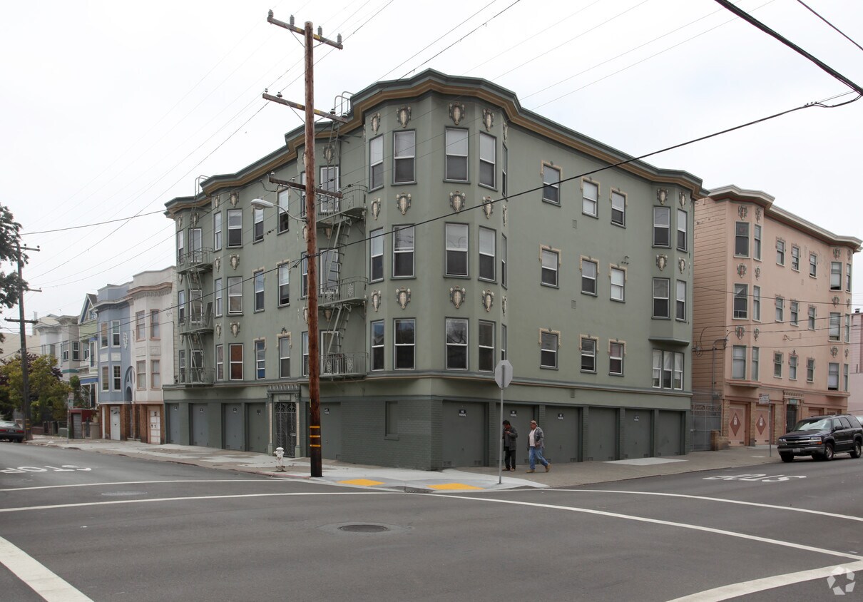 Primary Photo - 400 Bartlett St