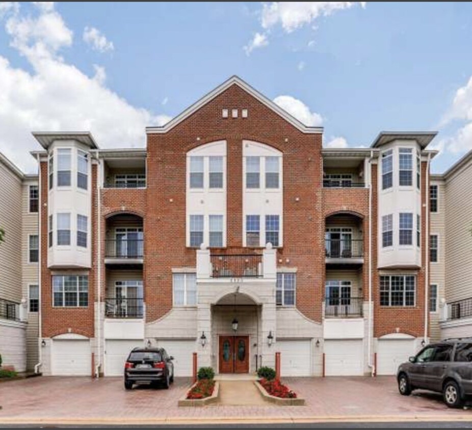 Foto principal - 2BD/2BA Fabulous Condo in River Hill - Wal...