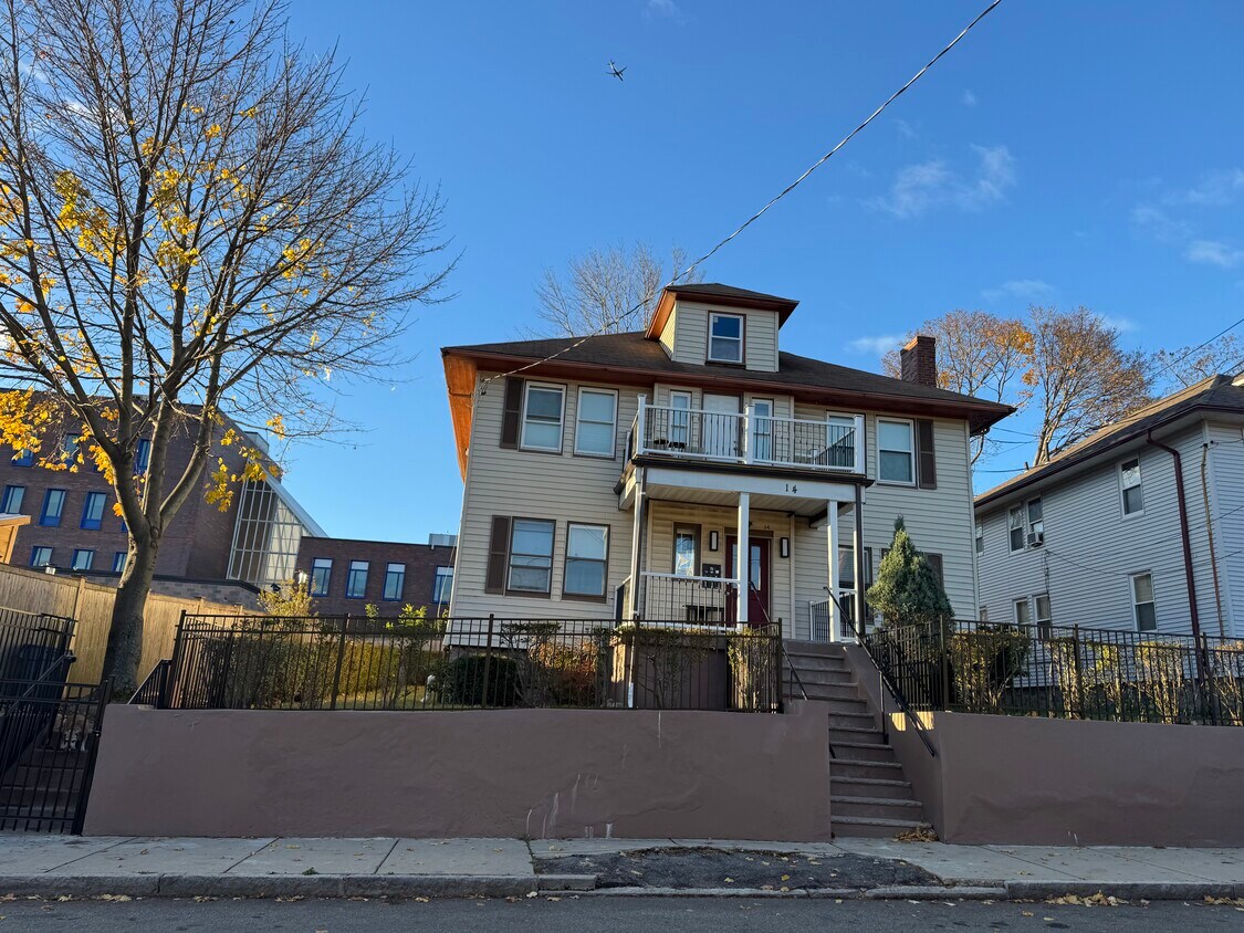 Casa delantera - 14 Hazelwood St