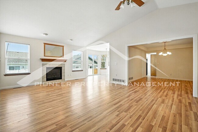 Foto del edificio - Charming Home with Central AC and Gas Fire...