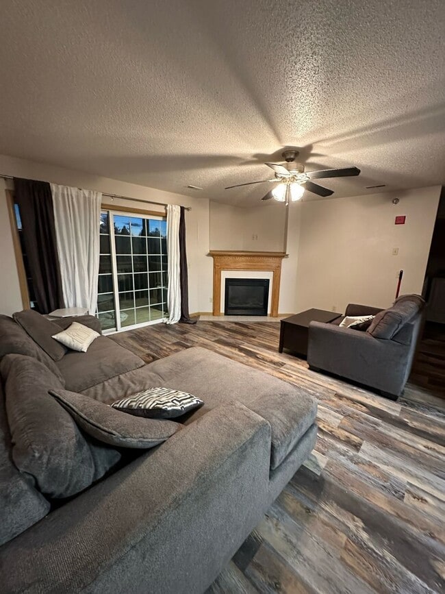 Foto del edificio - CONDO FOR RENT FROM PRIVATE LANDLORD!