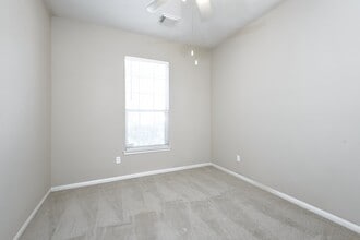 Building Photo - 3951 Eastland Lake Dr