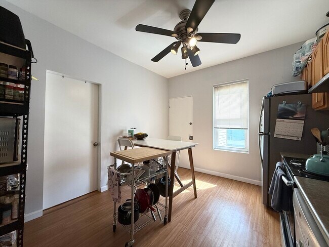 Building Photo - 256 Elm St