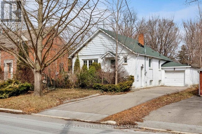 Building Photo - 71 Royalavon Crescent