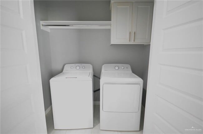 Building Photo - 7 Angelina Dr