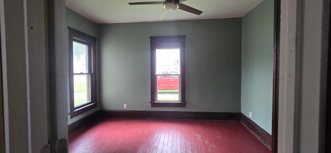 Building Photo - 477 S Chestnut St