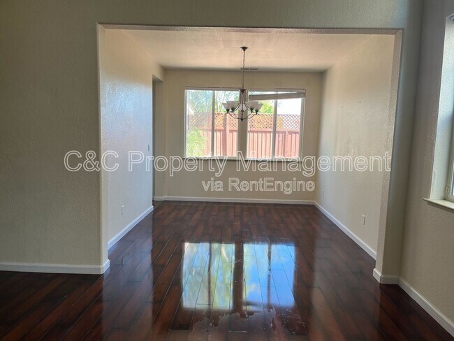 Foto del edificio - 4020 Crescent Ct
