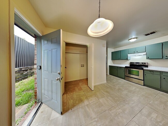 Foto del edificio - 2955 Loving Ave