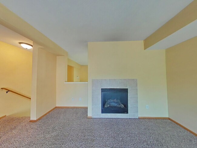 Building Photo - 3 Bedroom House ~ Close to Campus