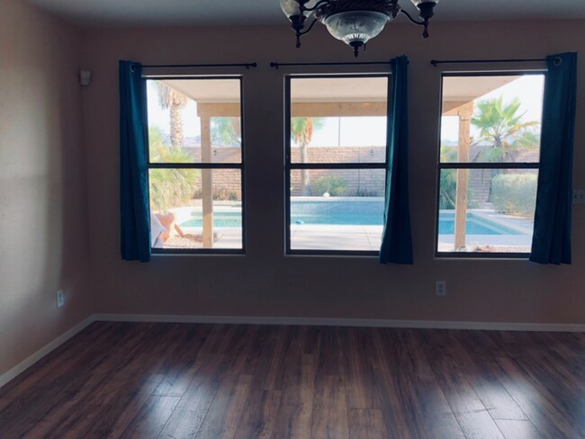 Building Photo - 2Bedroom plus Den-Mountain View & Sparklin...