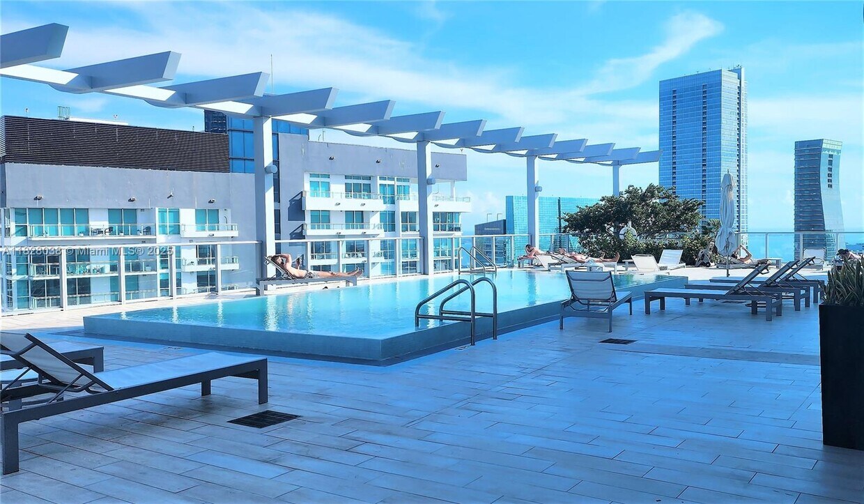 Foto principal - 1100S S Miami Ave