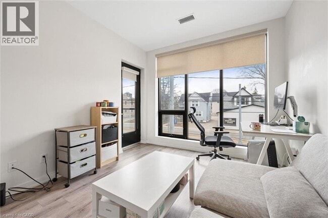 Building Photo - 690 King St W