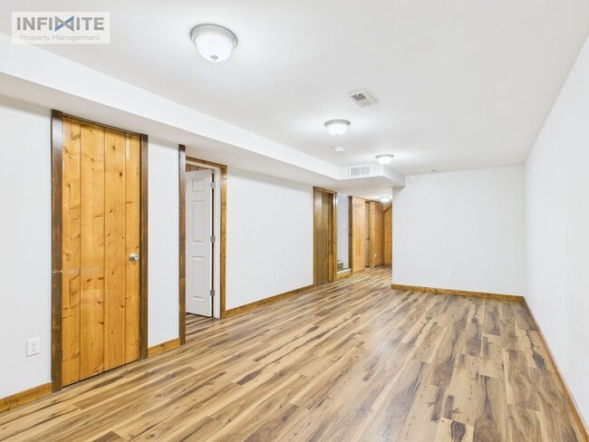 Building Photo - Spacious 4-Bedroom Apartment Just 4 Blocks...