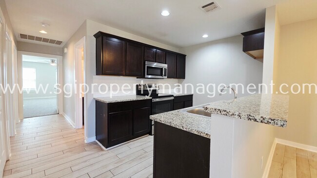 Foto del edificio - 523 Wood Dr