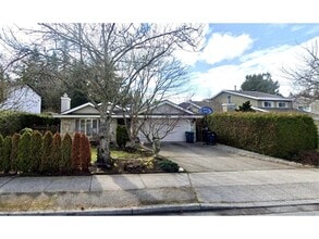 Building Photo - 1909 Southmere Crescent E