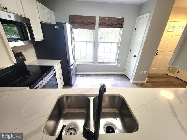 Foto del edificio - 8702 Castlerock Ct