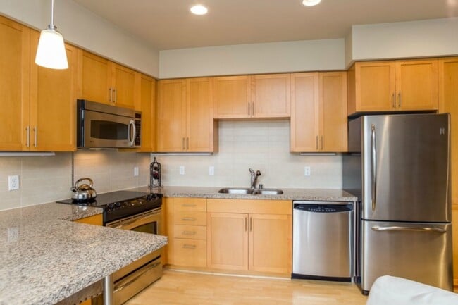 Building Photo - Bainbridge Island Condo