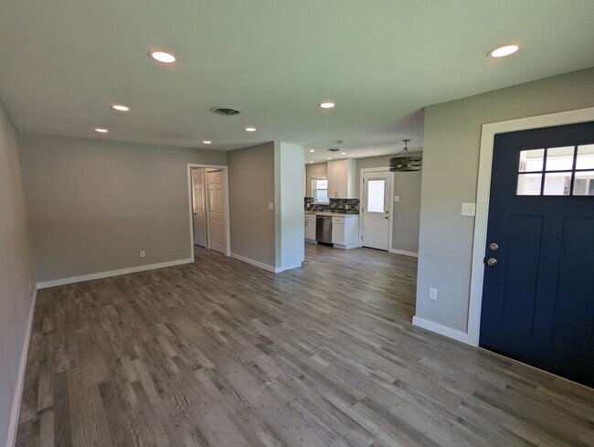 Building Photo - 10008 Olmos Dr