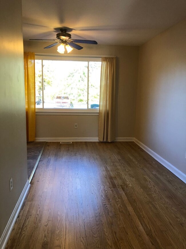 Building Photo - Welcome to 807 E 28th St!