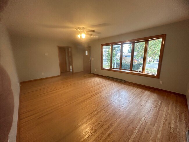 Building Photo - 234 N Maple St