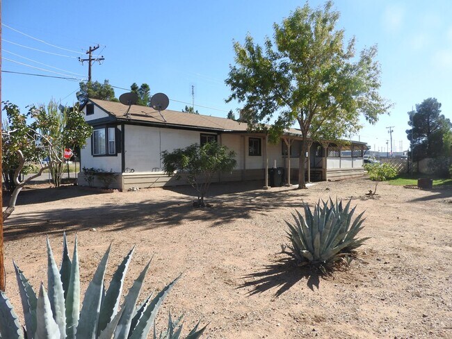 Building Photo - Corner Lot