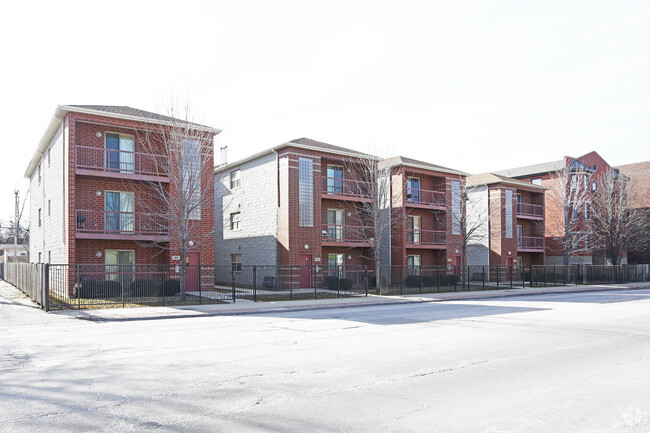 Building Photo - Normal Parkway Homes