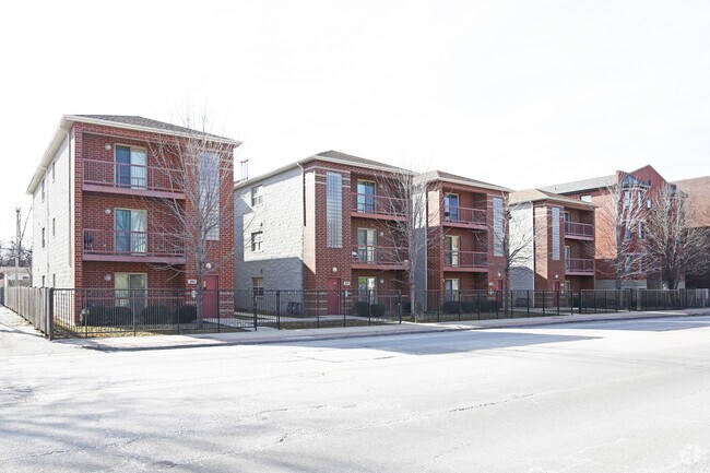 Foto del edificio - Normal Parkway Homes