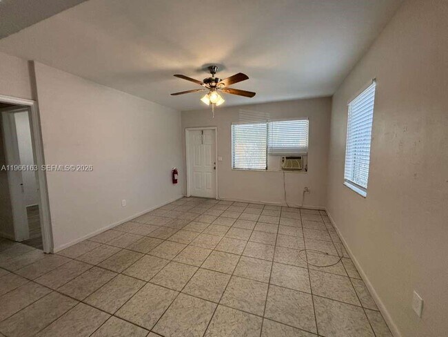 Building Photo - 301 Sharar Ave