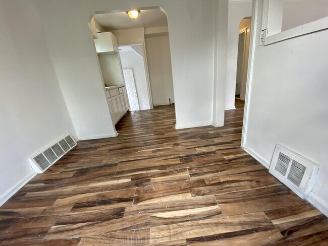 Building Photo - 6151 Lodewyck St