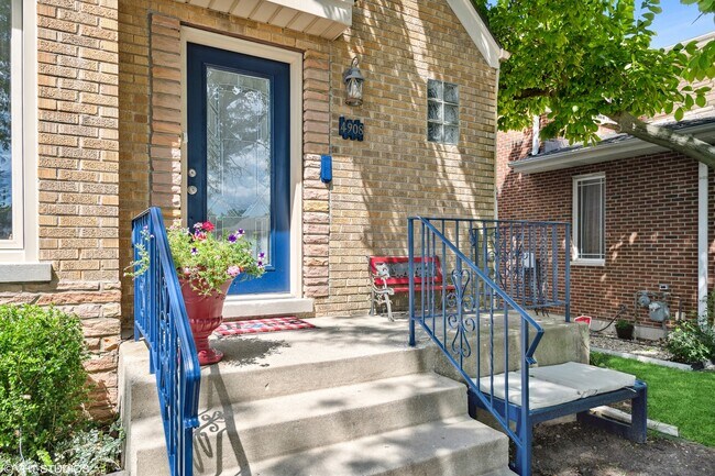 Foto del edificio - 4908 N Odell Ave