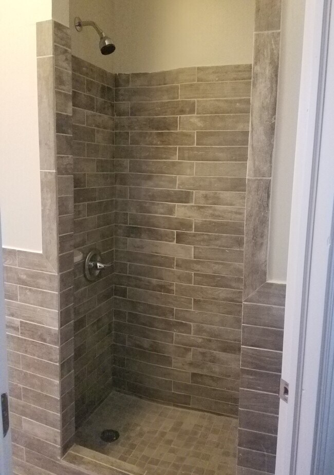 Ducha - 3944 N 8th St