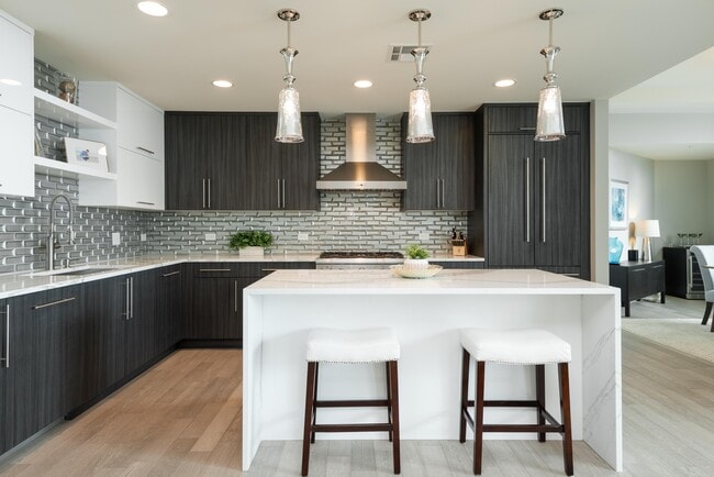 Building Photo - 2001 Lincoln St