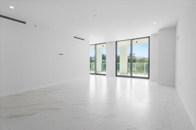 Foto del edificio - 495 E Royal Palm Rd