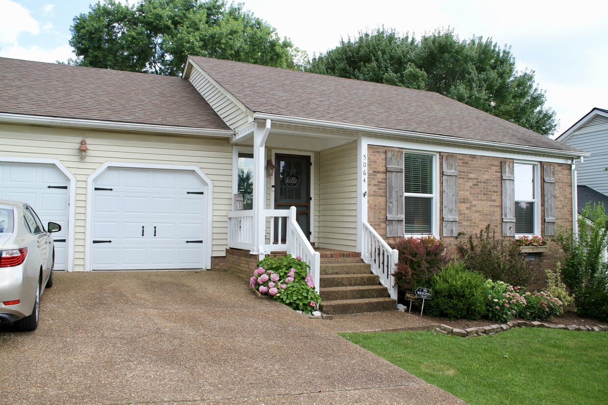 Photo - 5064 English Village Dr (Nashville, TN)