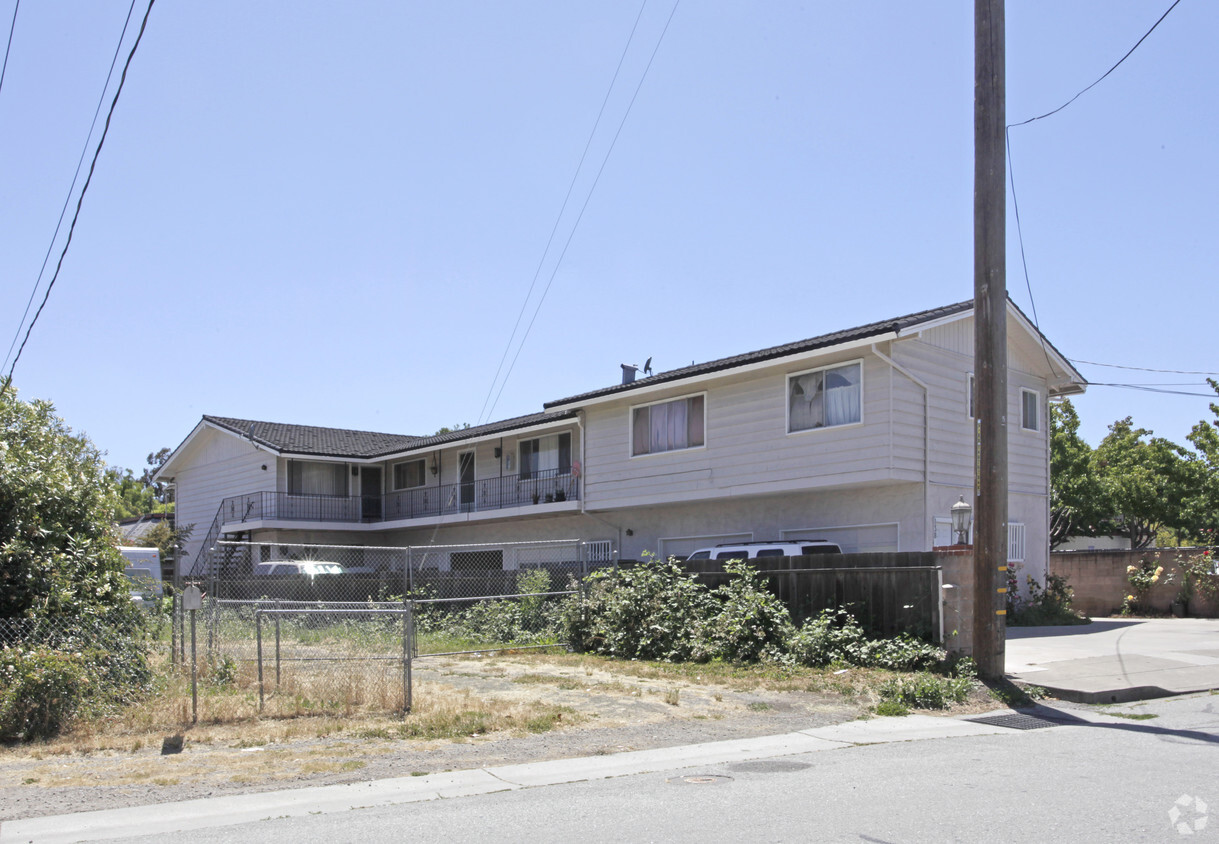 Building Photo - 138 Sequoia Ave
